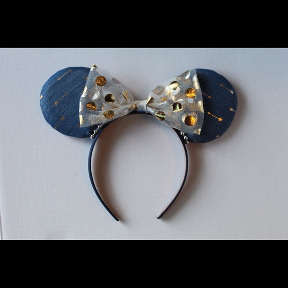 Minnie Mouse eats - Picture 5 of 10